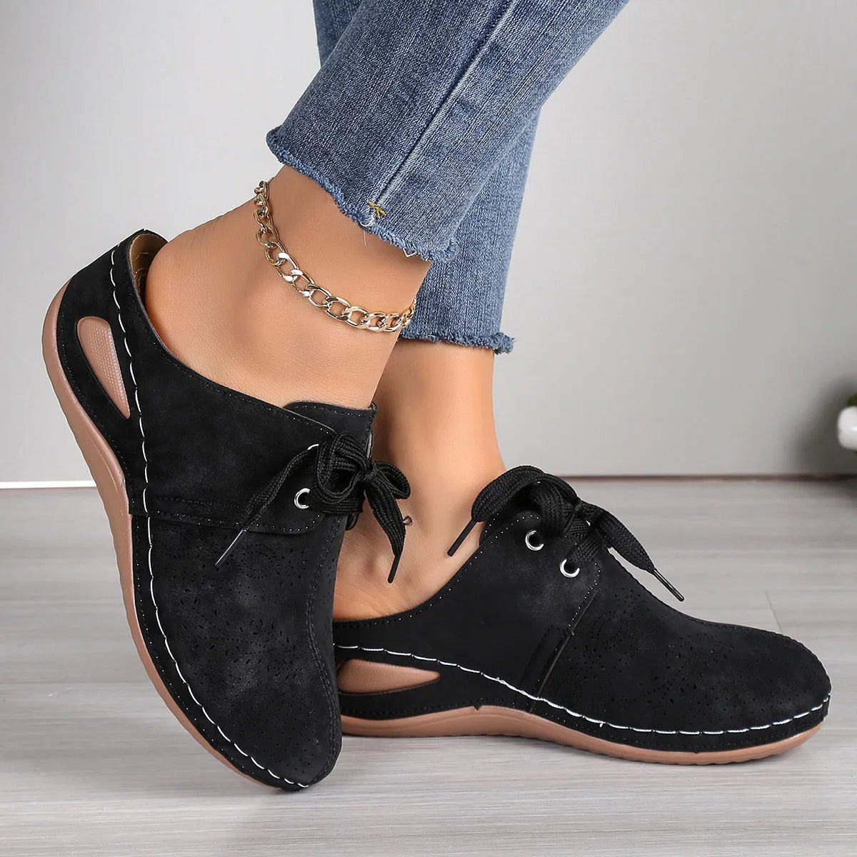 Women's summer lace-up slippers with hollow out wedges in suede upper with rubber soles