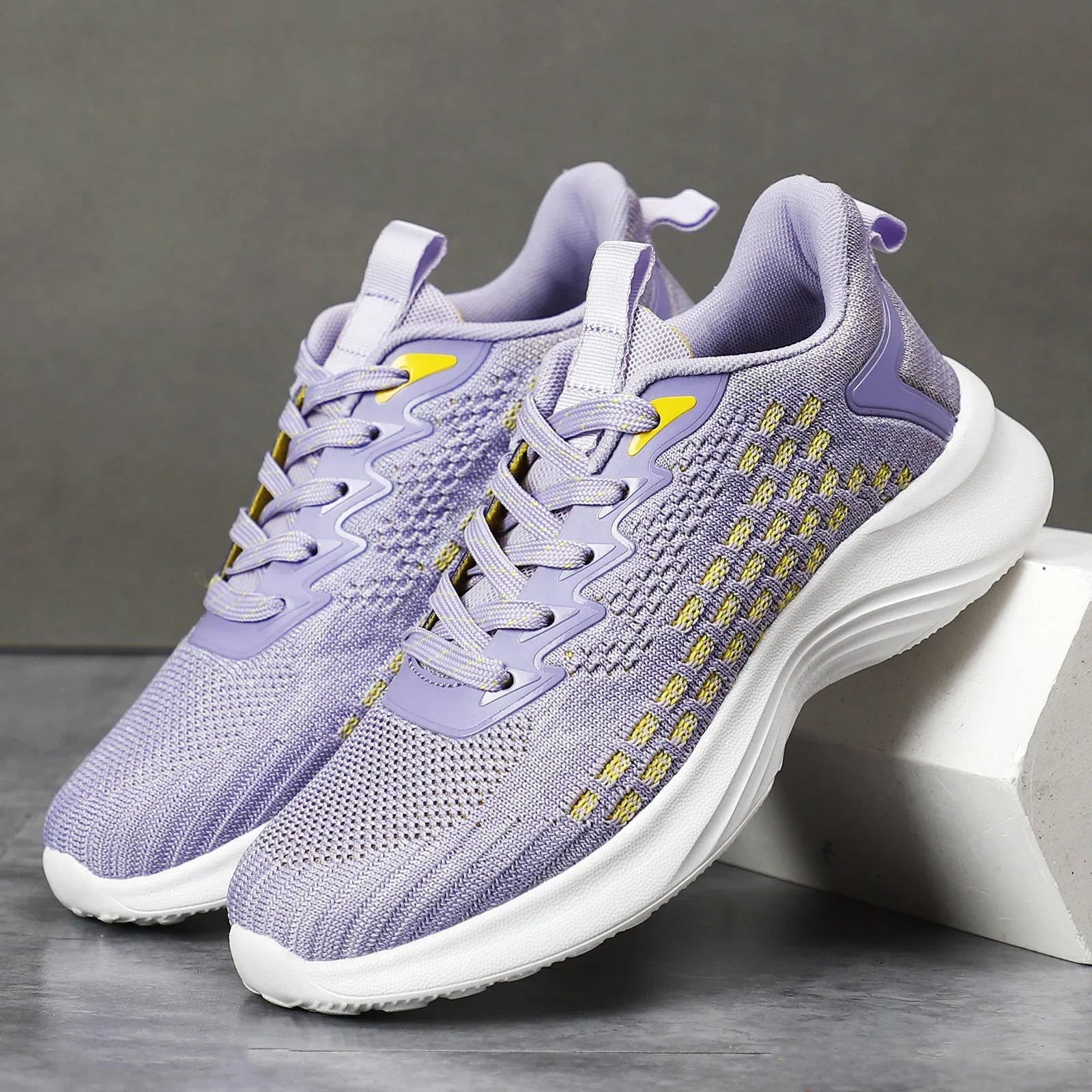 Women's lavender purple Flyknit running shoes with striped pattern and EVA sole