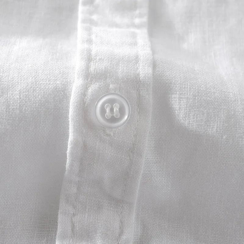 Man wearing a light-coloured pure linen short sleeve casual shirt with a loose fit