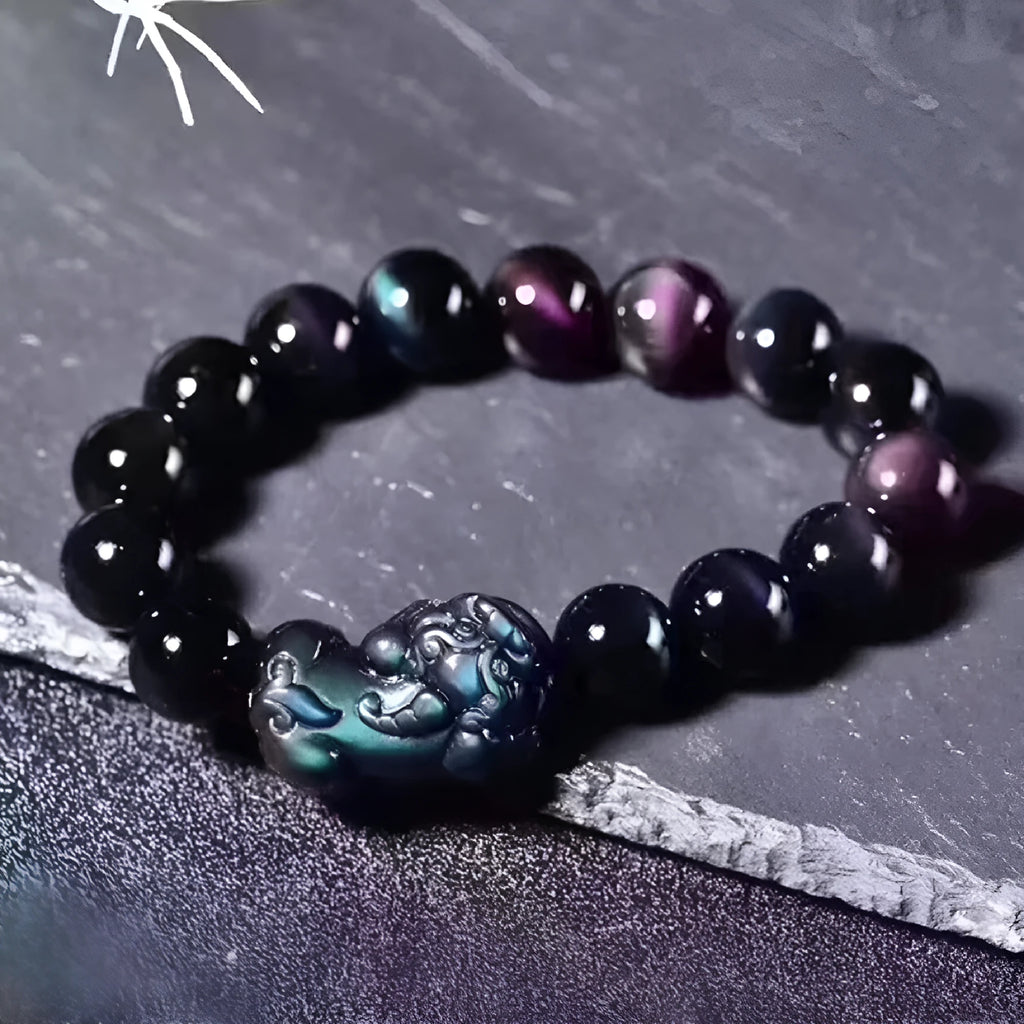 Natural ice colour eye obsidian crystal bracelet on an elastic band, showing bead detail.