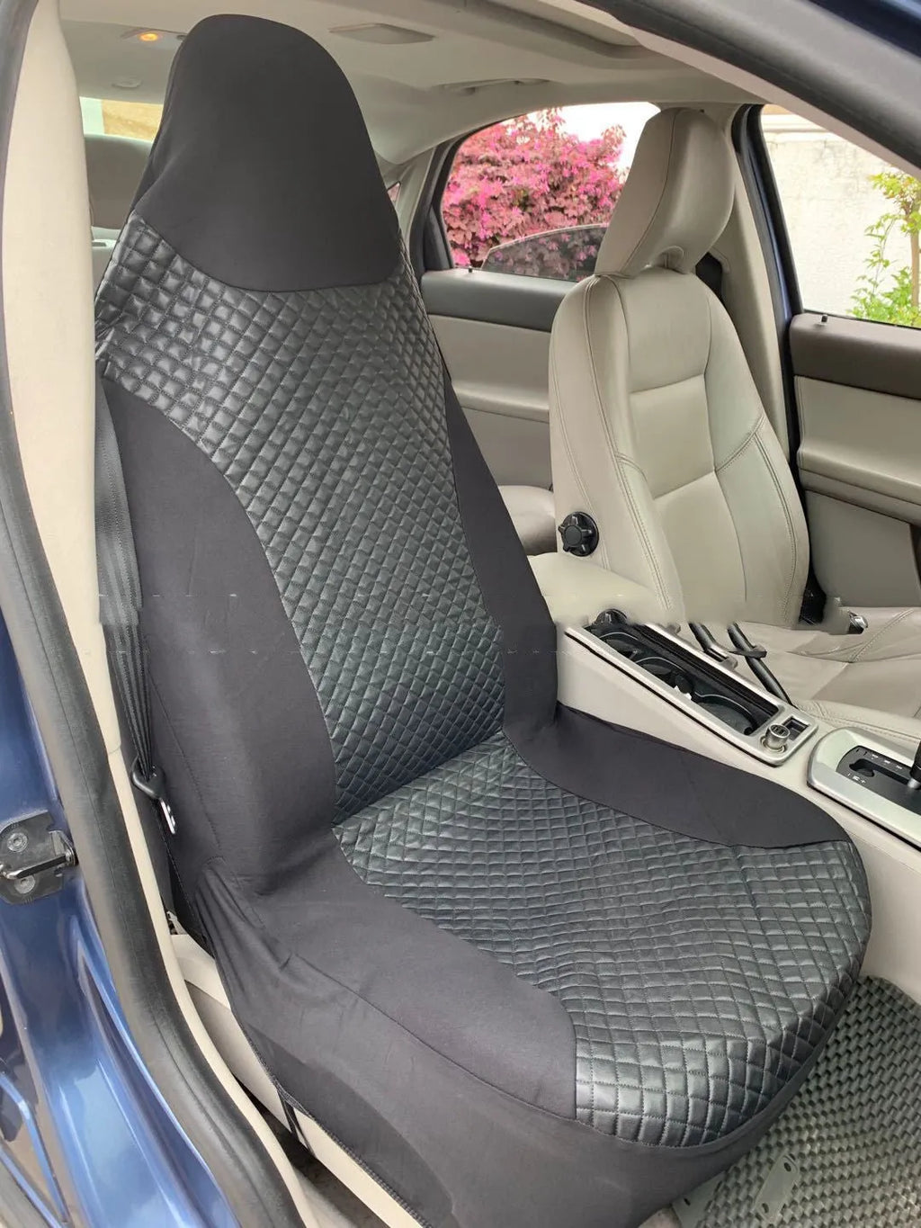 Black quilted universal car seat cover made of PU and polyester fabric