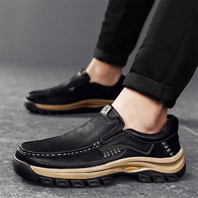 Men's black leather mountaineering shoes with thick rubber soles and round toe design