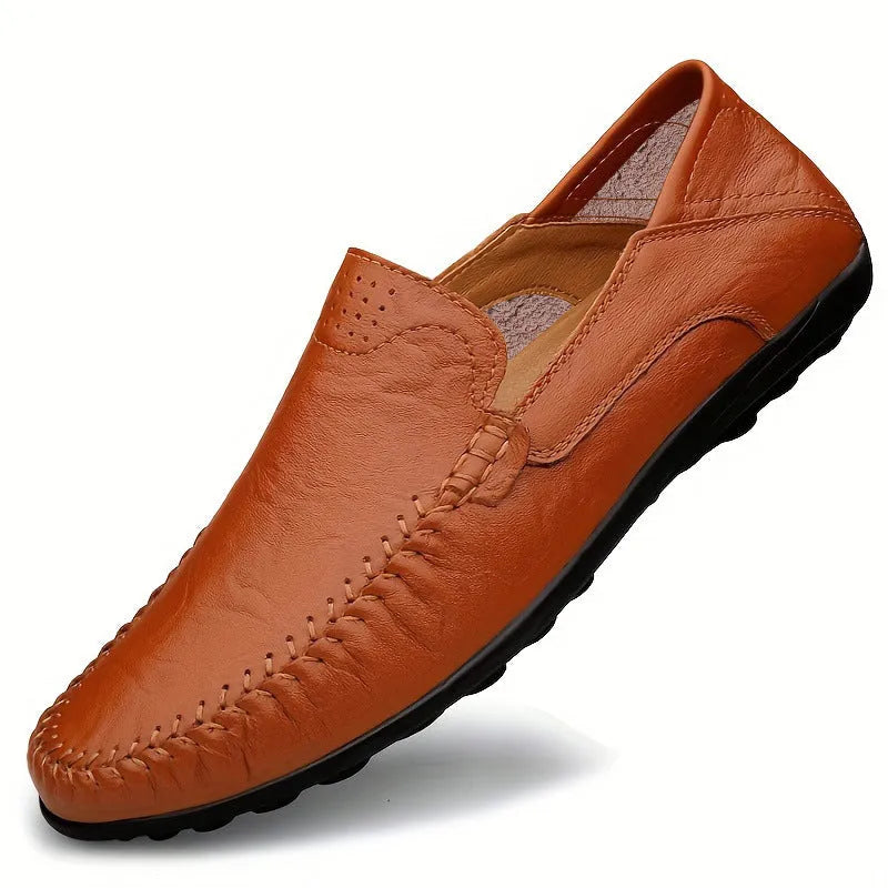 Men's round-toe casual leather shoes in cowhide with flat rubber sole, shown in black and brown colour options.