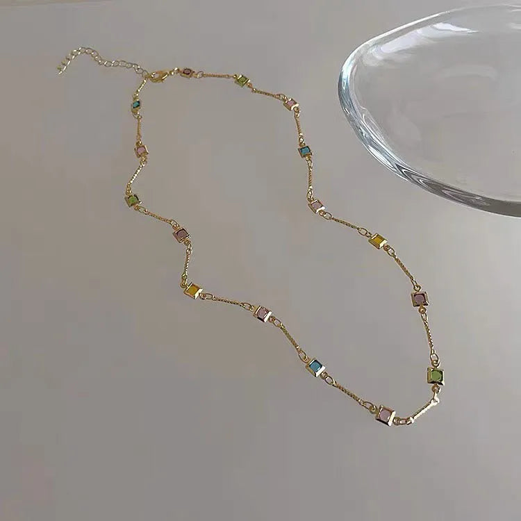 Square colour clavicle chain necklace with artificial crystal geometric pendant