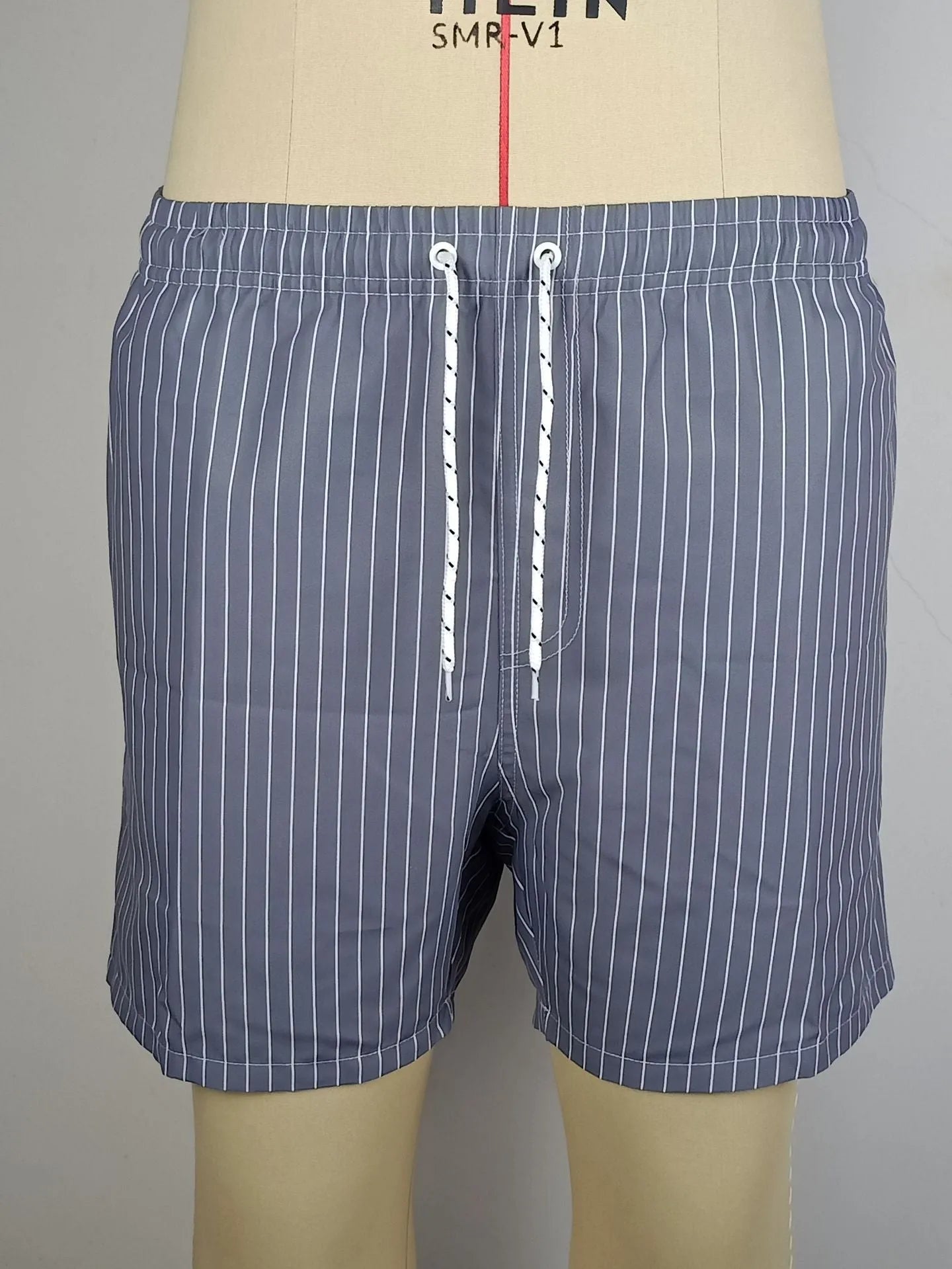 Men's striped beach shorts with straight legs and triangle lining in polyester fibre blend fabric