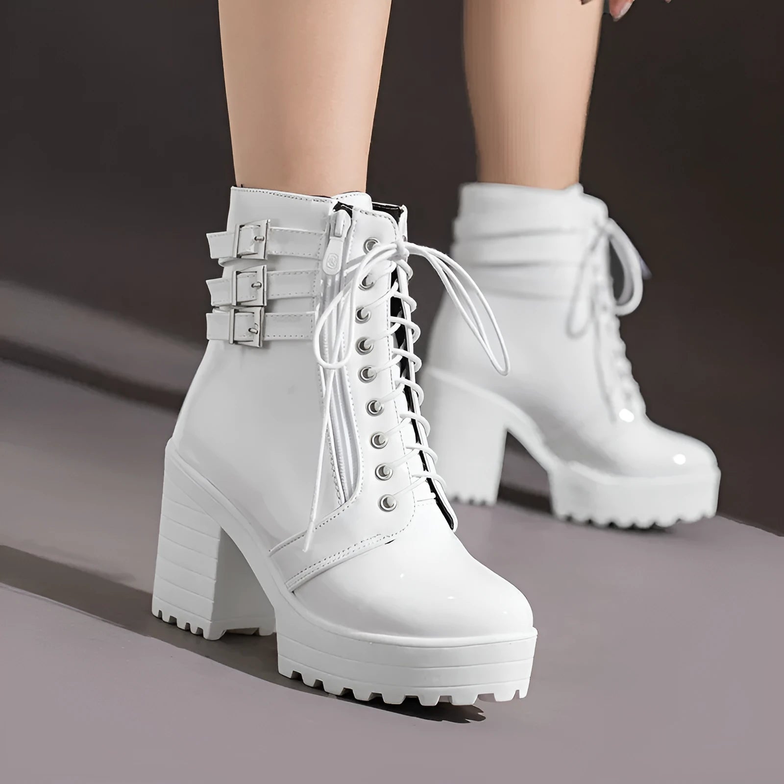 Women's thick-heeled short boots in black with waterproof platform and front lace-up design