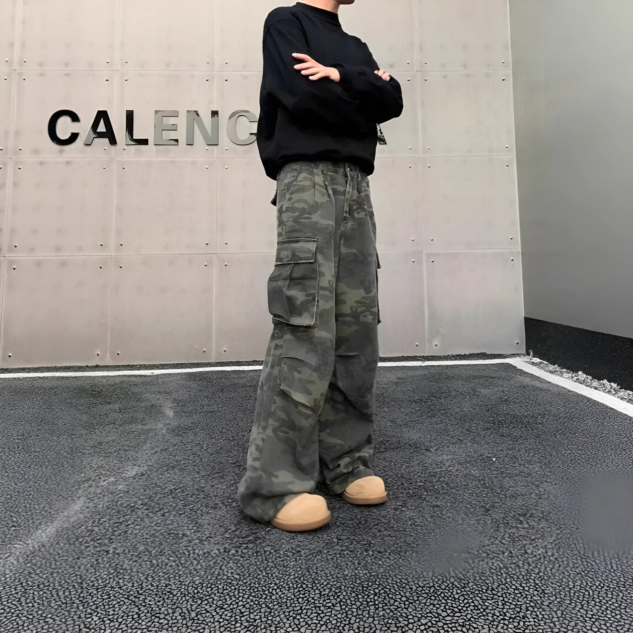 Men's vintage style cargo pants in washed camouflage pattern with multiple pockets, Korean design