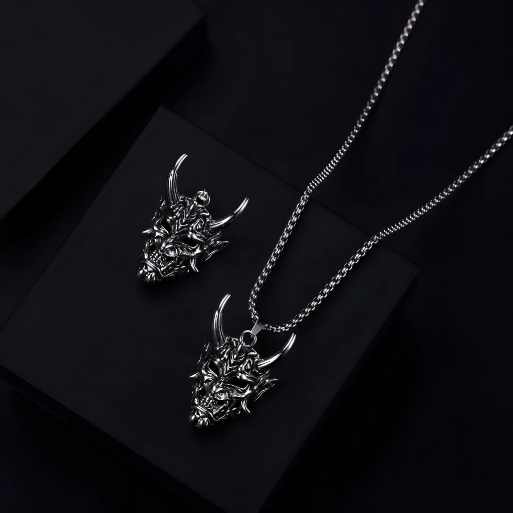 Men's silver vintage necklace with zinc alloy pendant measuring 40mm by 27mm
