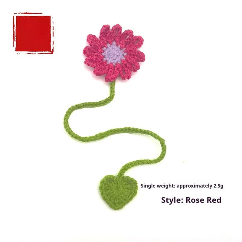 Hand-crocheted wool bookmark with daisy pattern and flexible wire core in milk cotton material