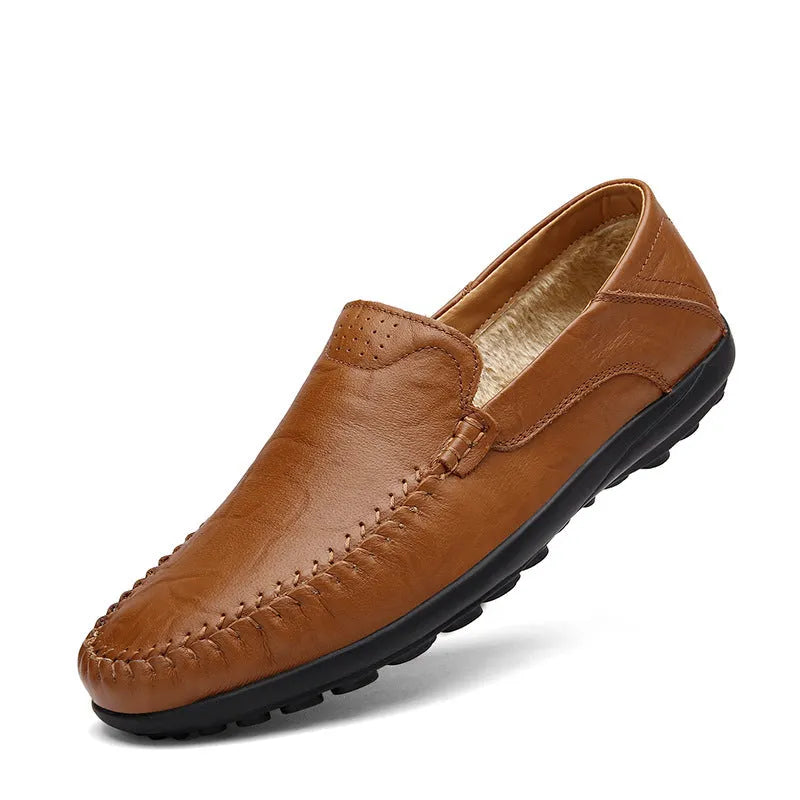 Men's round-toe casual leather shoes in cowhide with flat rubber sole, shown in black and brown colour options.