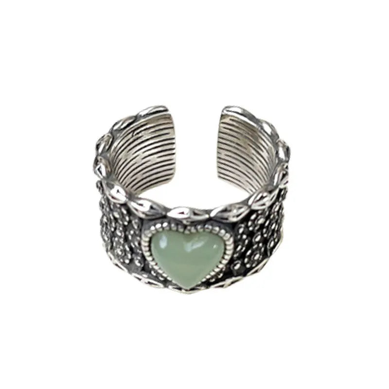 Retro heart-shaped adjustable ring in white copper plated silver with white or green colour options