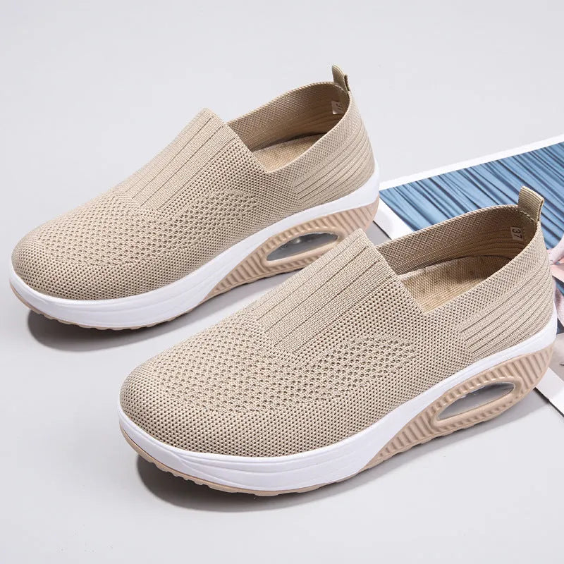Women's mesh running shoes in mid-heel design with air cushion and round toe