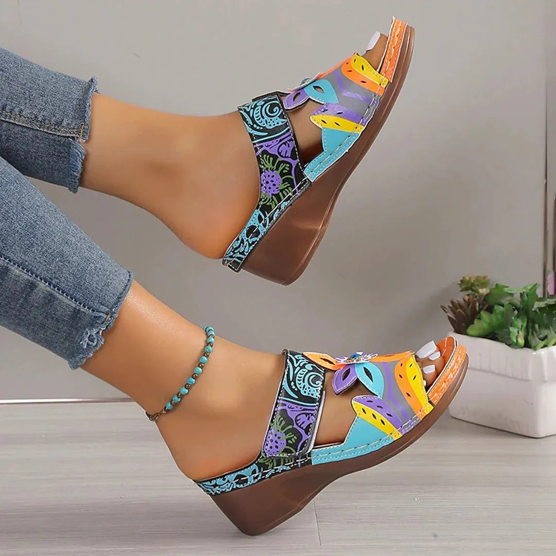 Ethnic cool girl patterned slippers in cowhide with coloured slope details and a rubber sole.