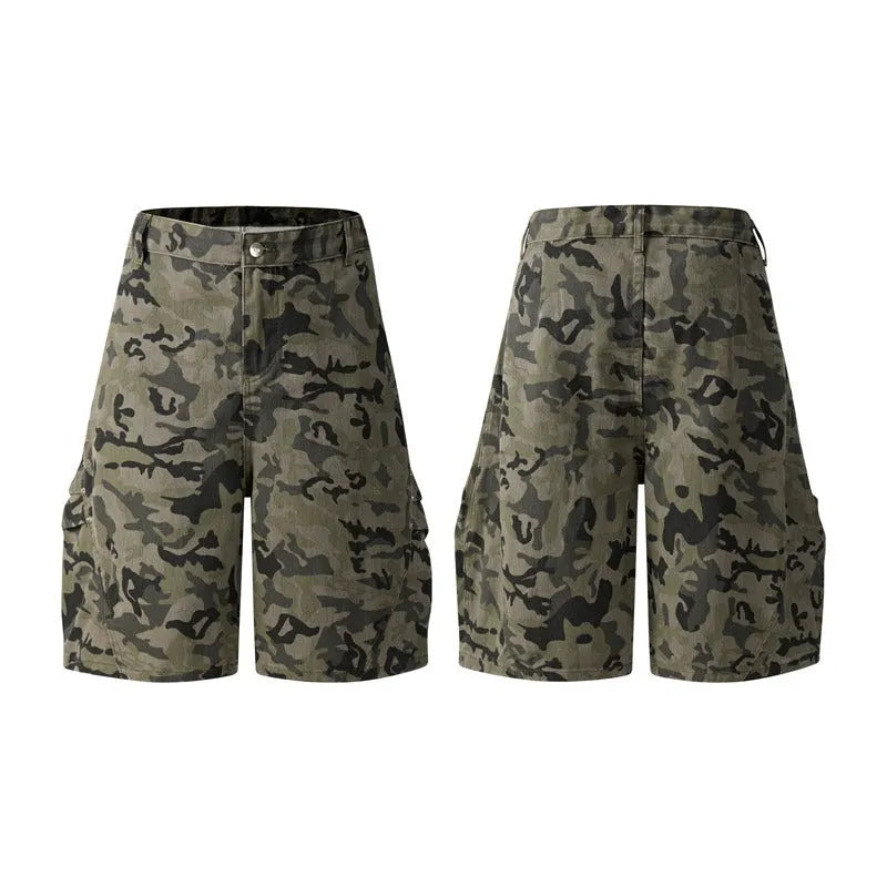 Retro washed cotton workwear shorts in loose fit with elastic waistband, shown in grey colour