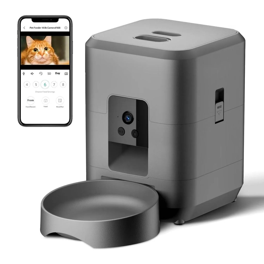 Automatic cat feeder with digital display and food storage compartment in white finish