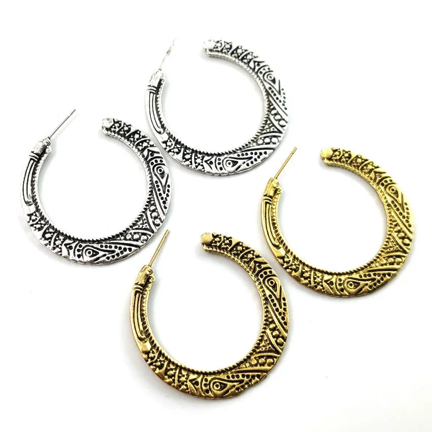 Vintage engraved C-shaped alloy earrings in bronze finish with detailed surface patterns