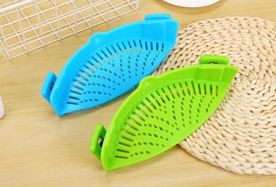 Silicone clip-on kitchen funnel with stainless steel buckle for pot draining and rice washing