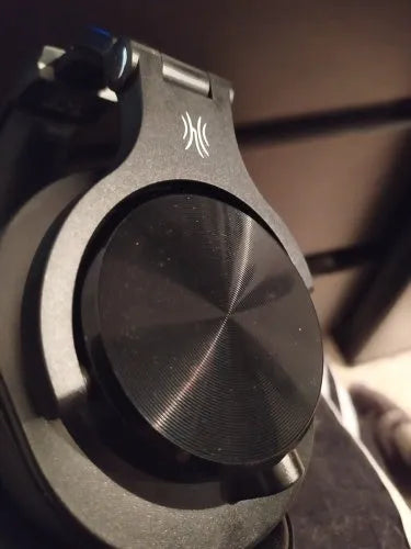 OneOdio over-ear headphones in black and red colour options on a grey background.