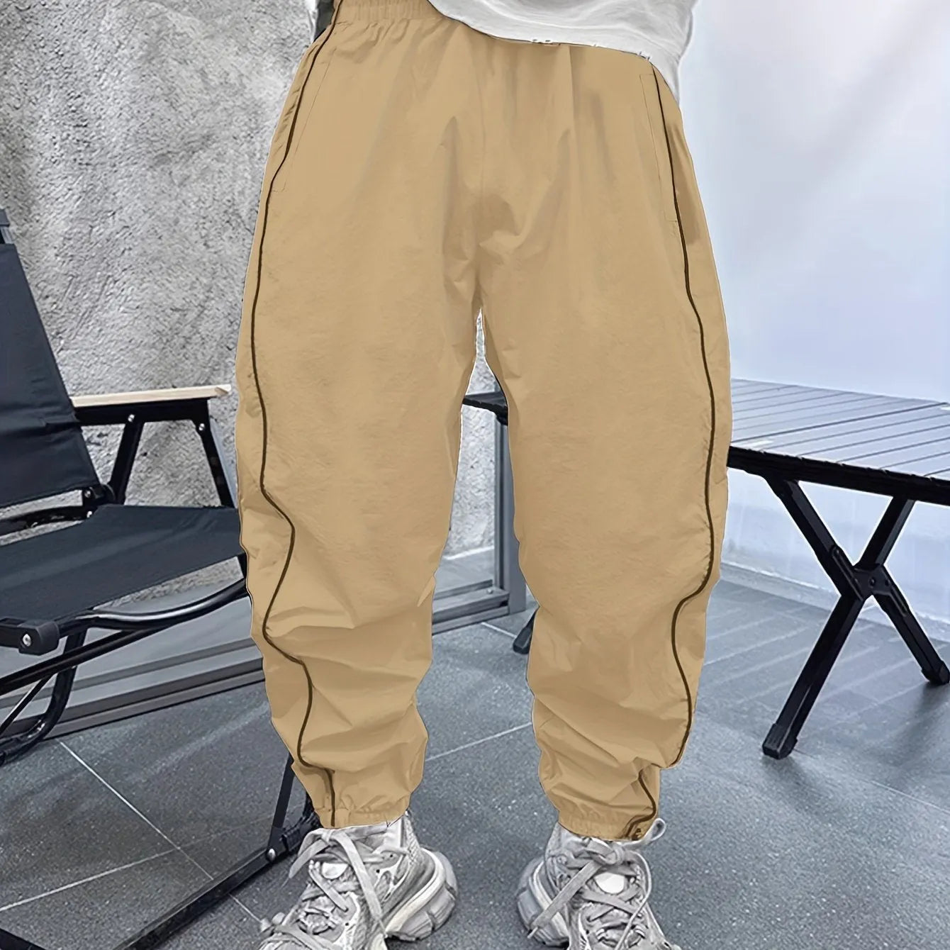 Men's loose-fit cropped sports trousers in bamboo fibre, shown in Army Green colour.