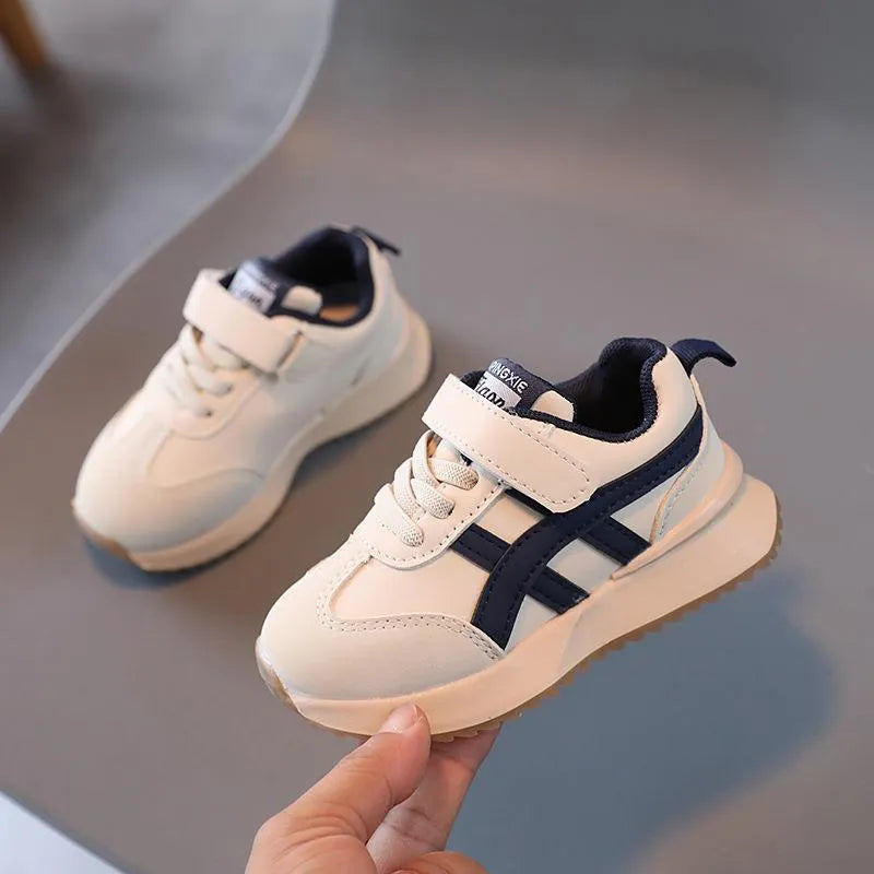 Children's Velcro sneakers in synthetic leather with rubber sole, shown in beige colour