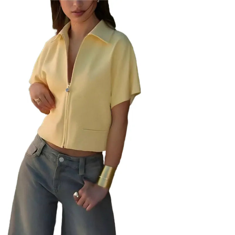 Loose-fit polyester casual top in black, white or yellow with short sleeves