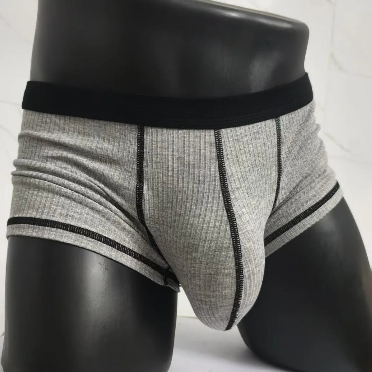 Men's solid colour boxers in breathable fibre fabric showing hip-lifting design