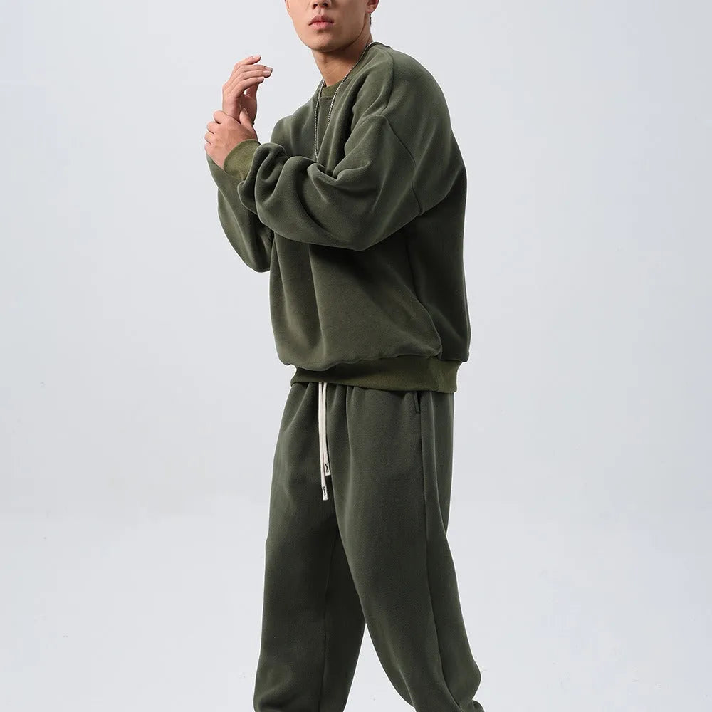Men's polar fleece sports suit with crew neck top and loose padded trousers in five winter colours