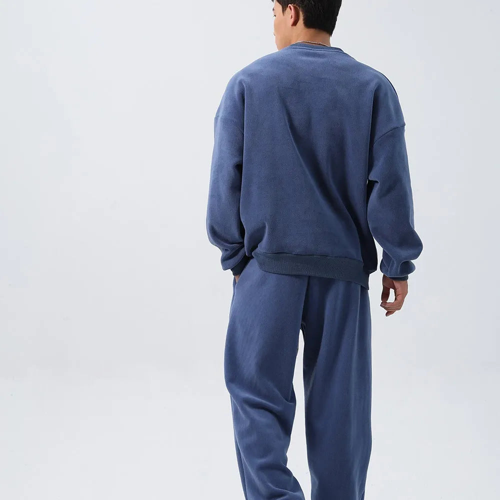 Men's polar fleece sports suit with crew neck top and loose padded trousers in five winter colours
