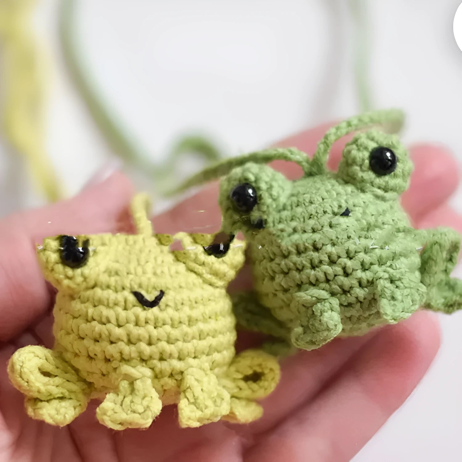 Handmade woven plush frog car pendant showing cartoon design with 5cm dimensions