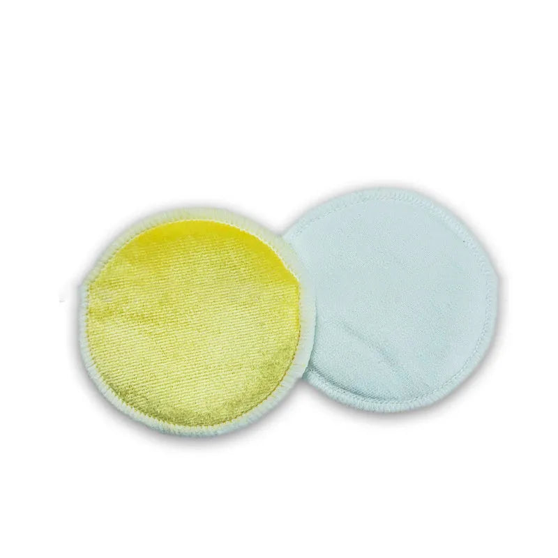 Set of four red and four blue round velvet makeup remover pads next to a cotton mesh drawstring bag.