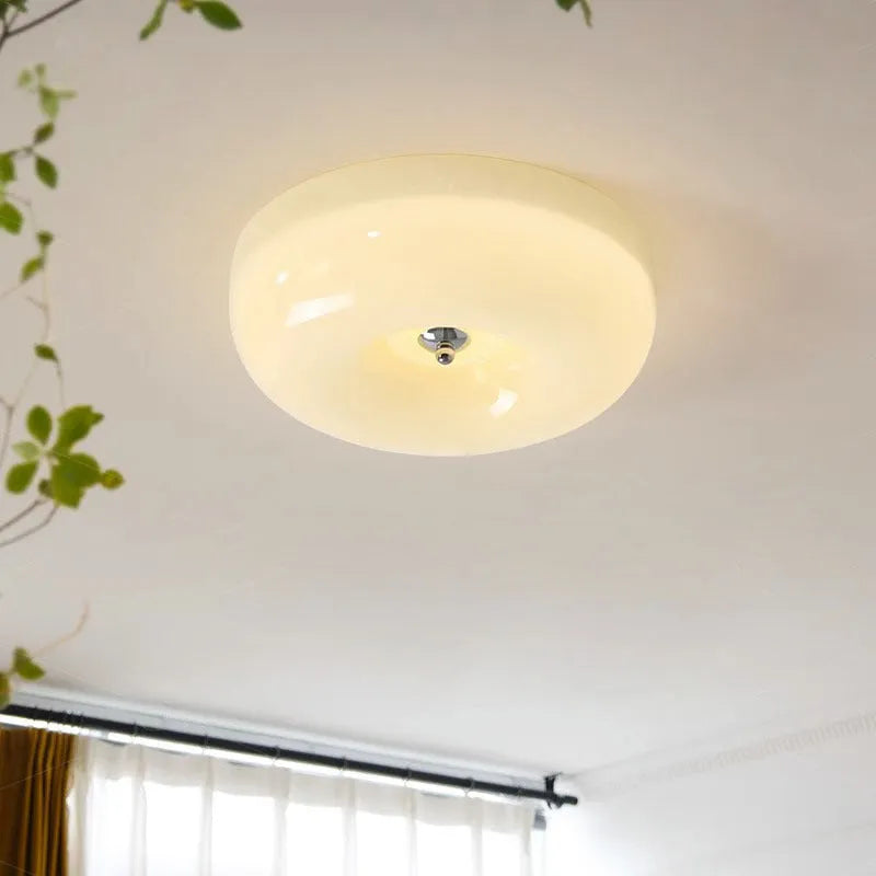 Cream American-style three-colour ceiling lamp for bedroom in 30cm or 40cm diameter