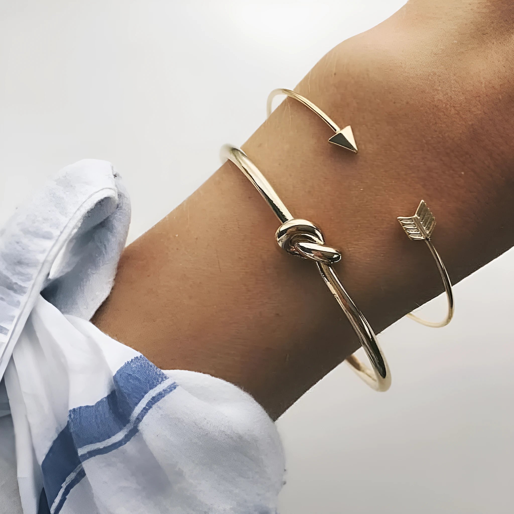 Women's vintage cuff arrow knotted bracelet in gold electroplated alloy