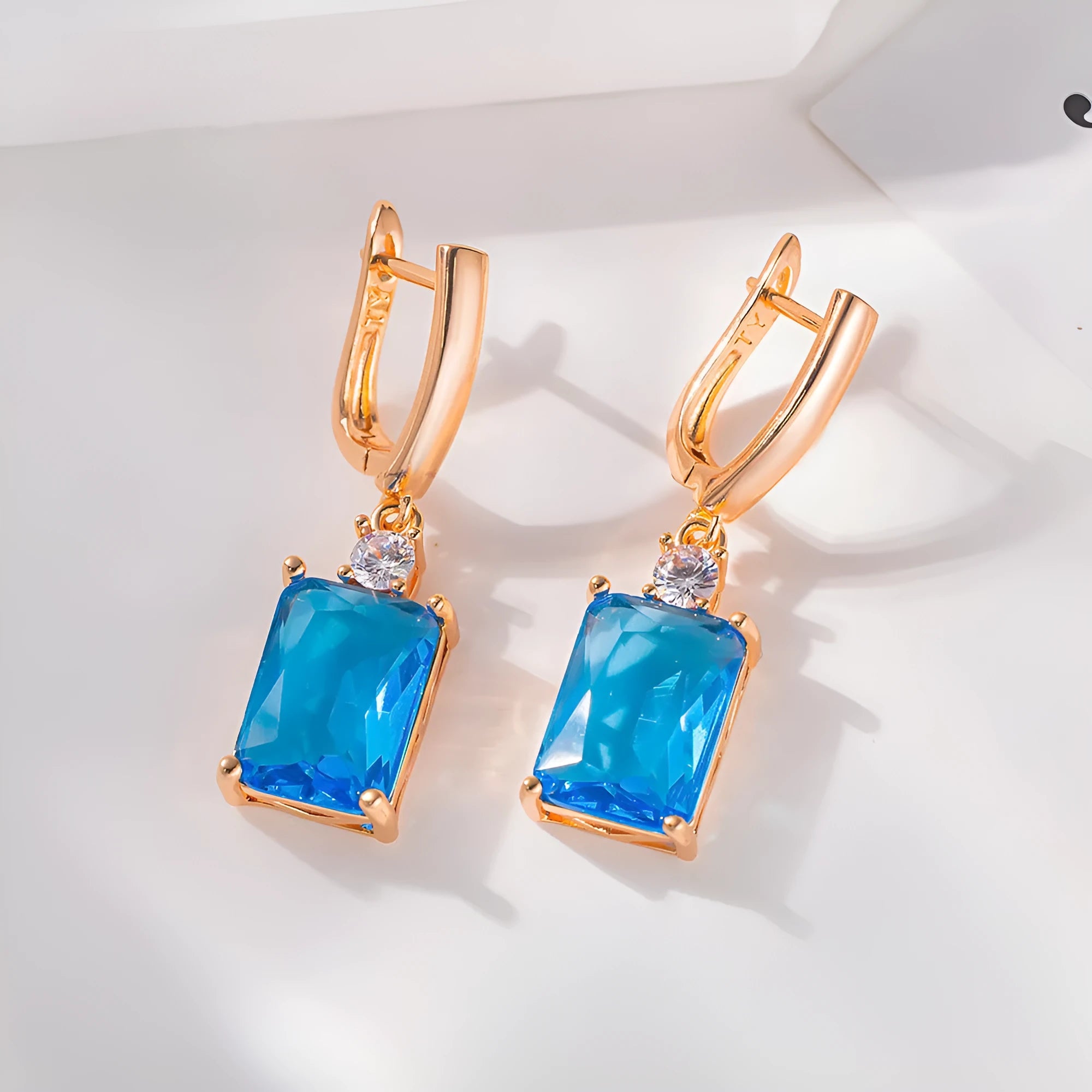 Copper square earrings with quadrilateral geometry in gold or silver electroplated finish
