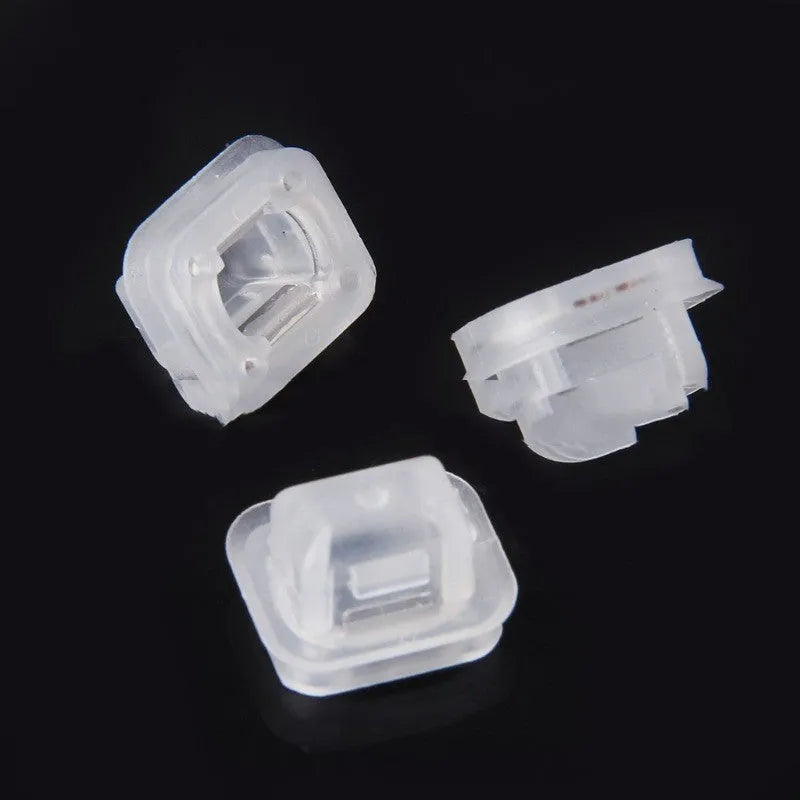 BMW interior plastic buckle fasteners for E39 and E38 models, transparent clips measuring 17.3mm by 15.2mm