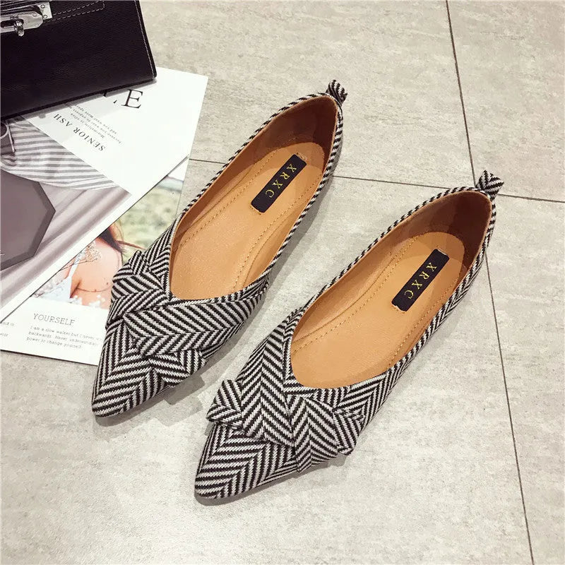 Women's black pointed toe low heel shoes with shallow mouth design and cotton upper