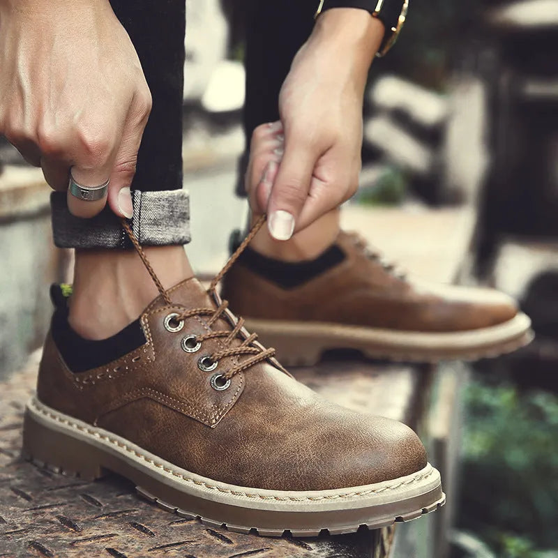 Men's round-toe casual shoes with PU leather uppers and rubber soles in black, brown, and dark brown colours