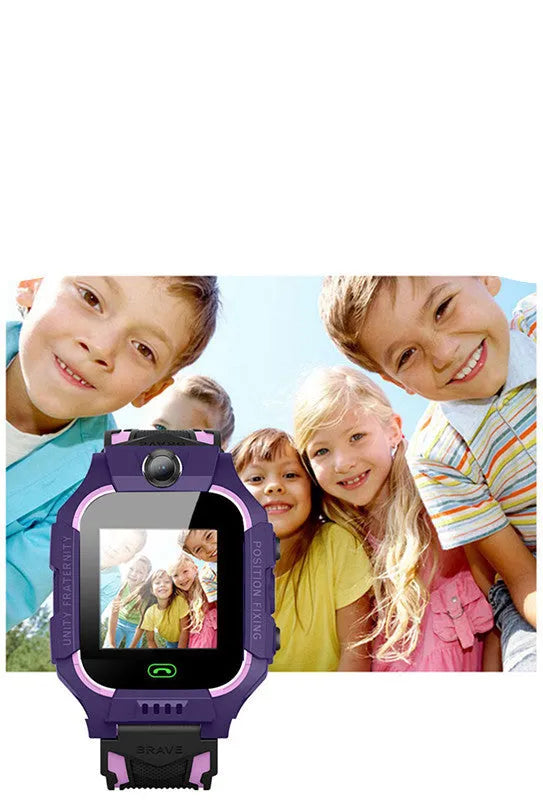 Green Z6 Q19 children's smartwatch with GPS and calling features on a 1.44-inch touch screen.
