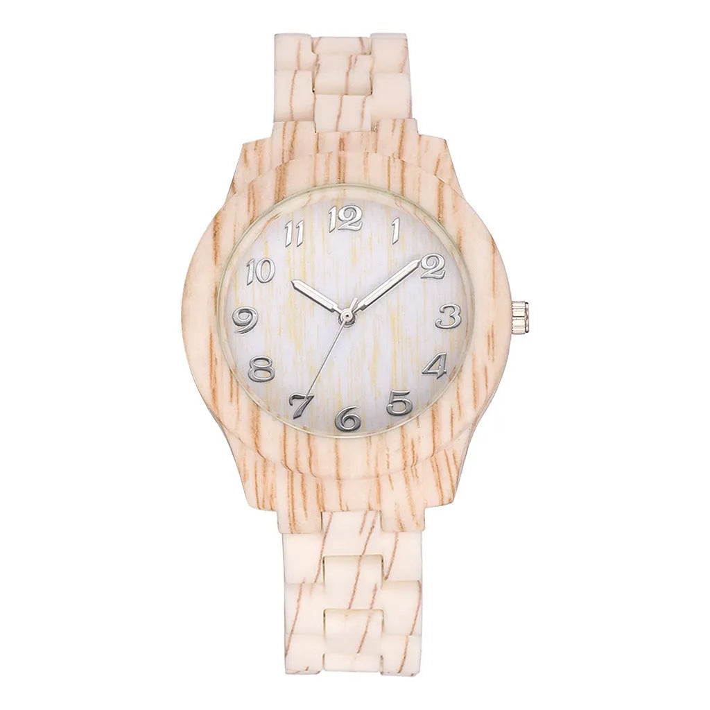 Wood grain retro quartz watch for men and women with silicone strap and 39mm case.