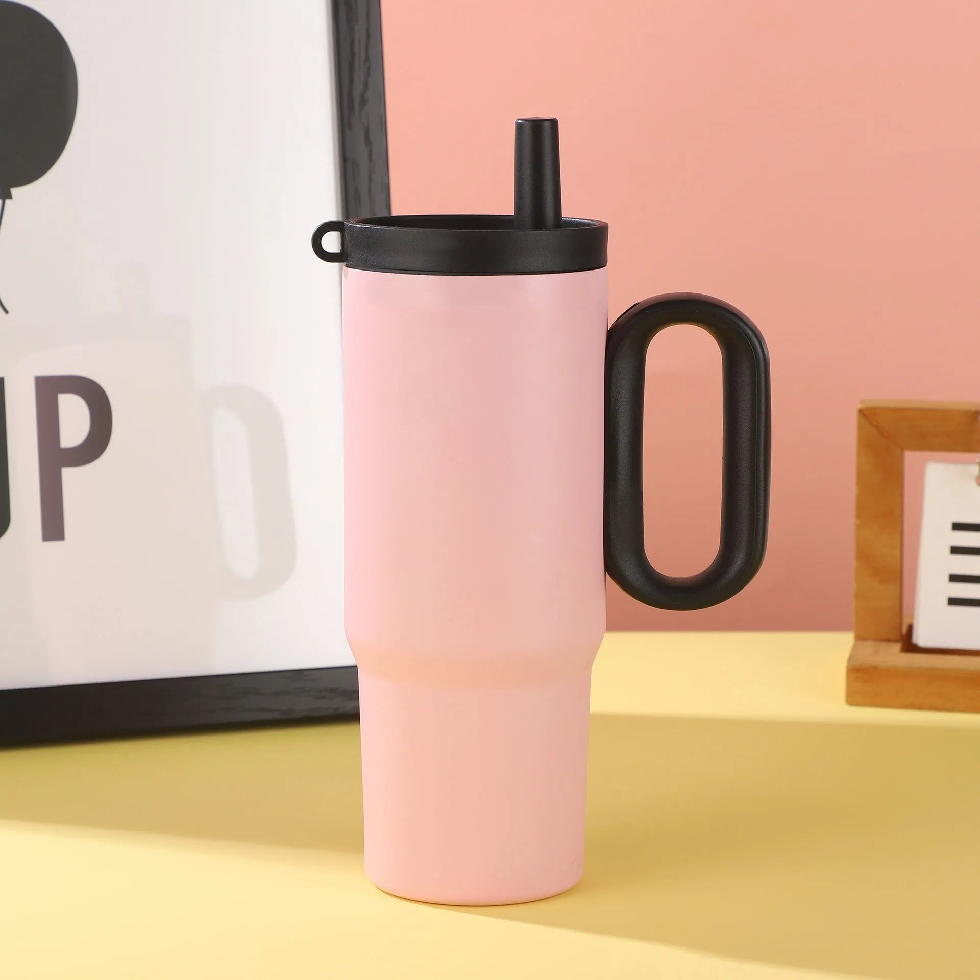 Portable insulated ice bucket with handle for beverage heat preservation and cold storage