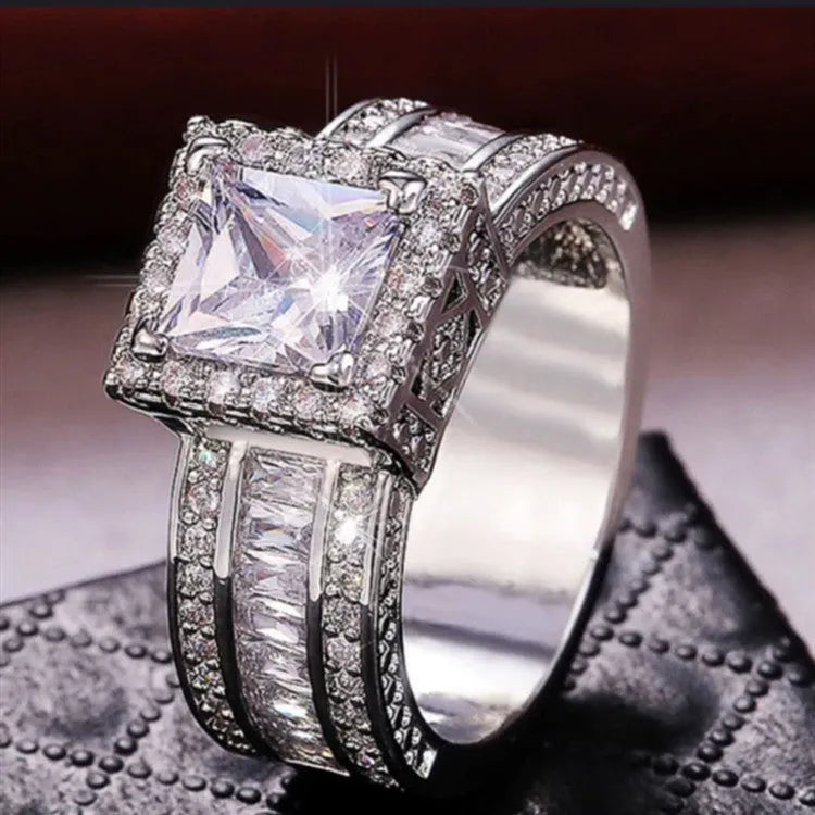 Geometric round women's alloy ring in gold and white colour options on a ring size chart.