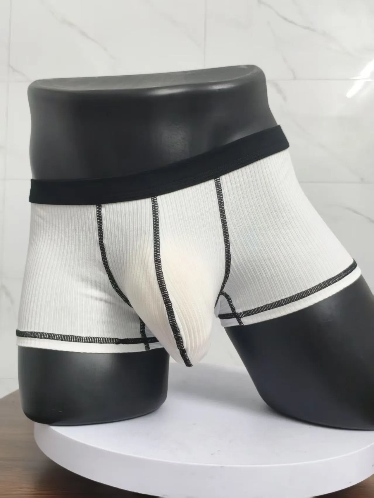 Men's solid colour boxers in breathable fibre fabric showing hip-lifting design