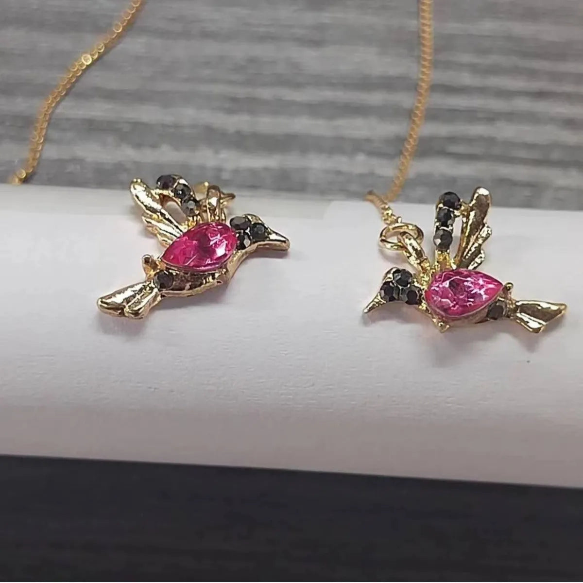 Bird hanging earrings with zirconium wings in blue, red, or red lvzuan colours