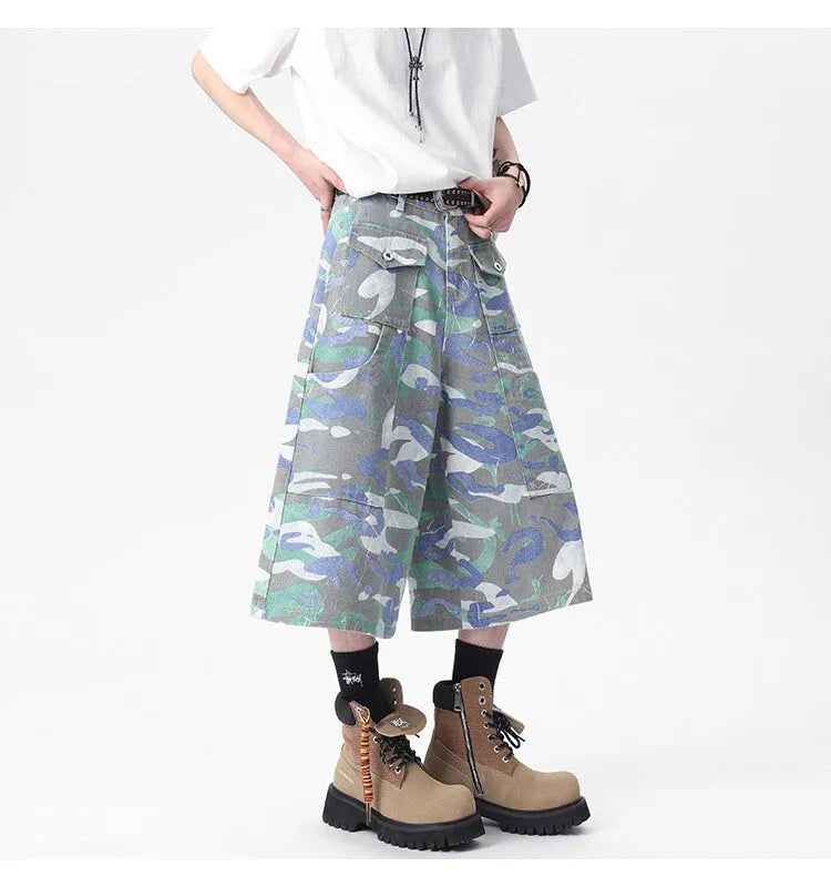 Camouflage pattern cotton denim cropped trousers with straight legs and front pockets