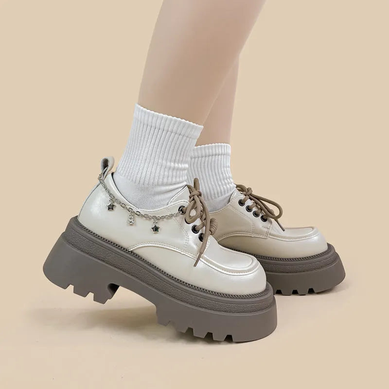 White British-style platform Mary Jane shoes with chunky 6-8cm heel and round toe.