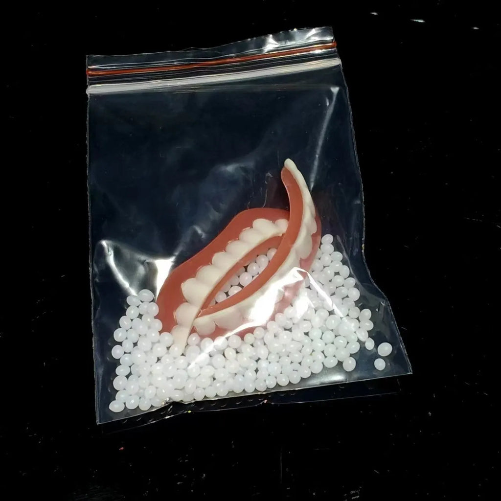 Disposable silicone simulation dentures for dental training with upper and lower teeth