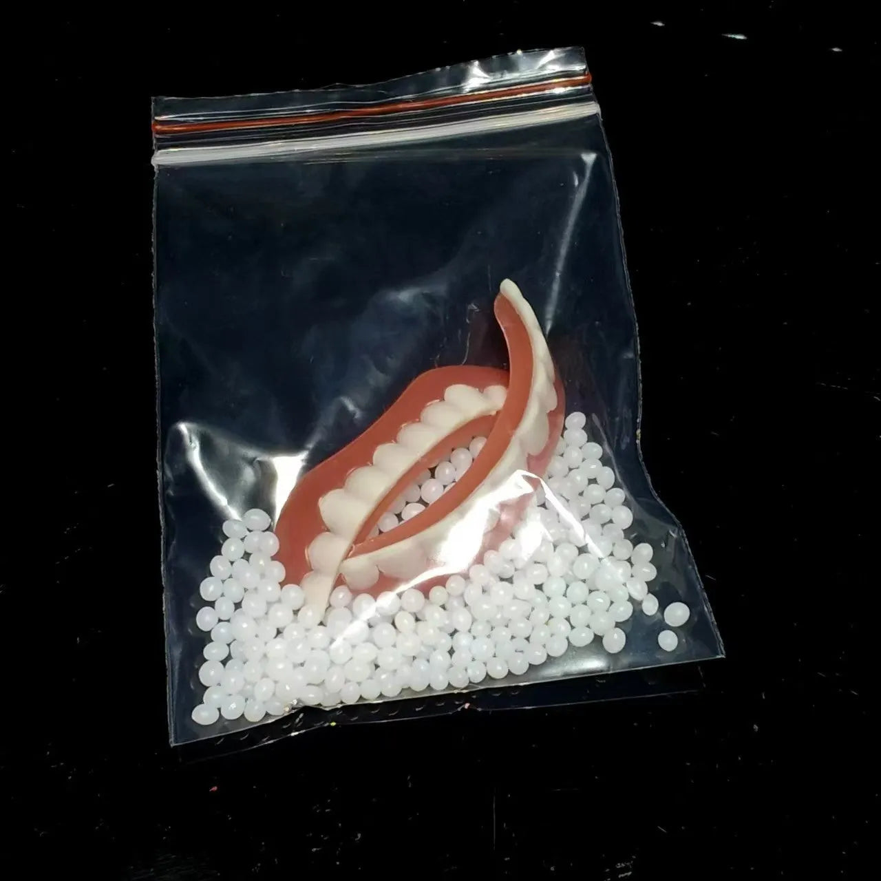 Disposable silicone simulation dentures for dental training with upper and lower teeth