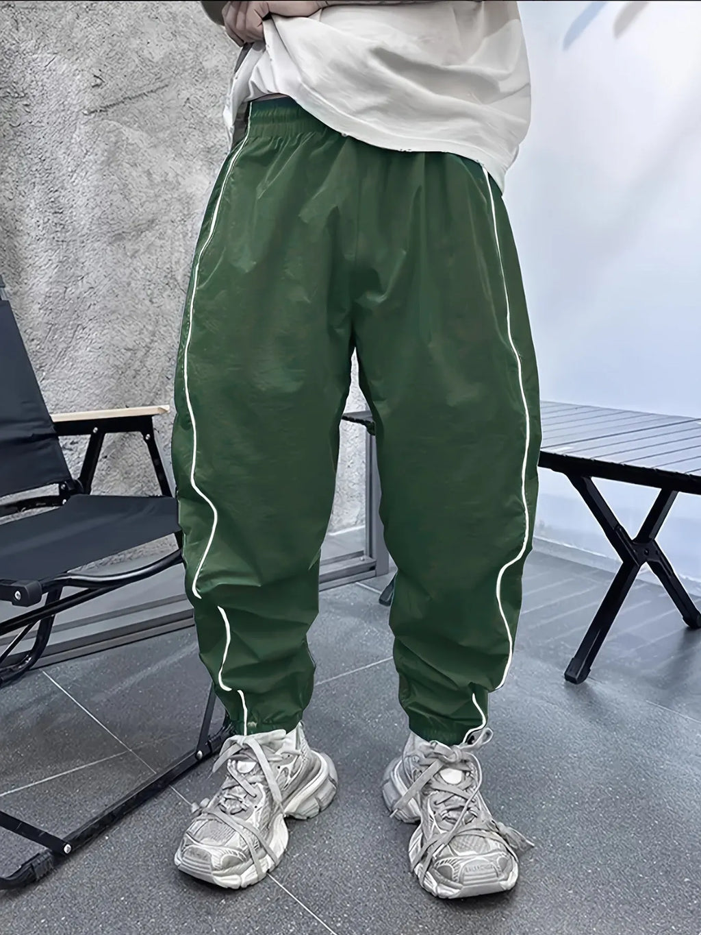 Men's loose-fit cropped sports trousers in bamboo fibre, shown in Army Green colour.