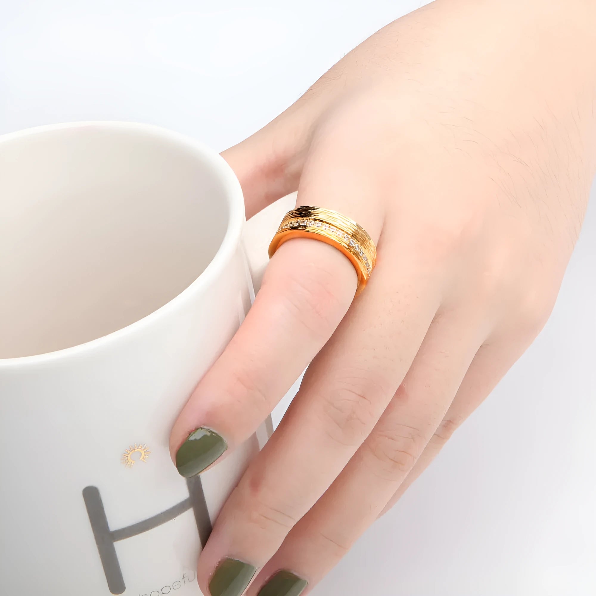 Geometric gold-coloured zircon ring for women, shown in size 7.