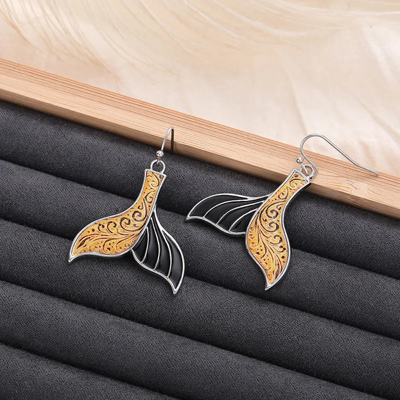 Women's retro fishtail earrings with whale details in white gold colour alloy