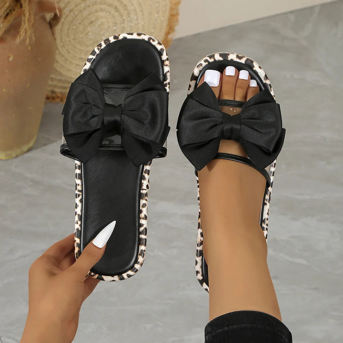 Women's leopard print beach slippers with thick foam soles in black retro style